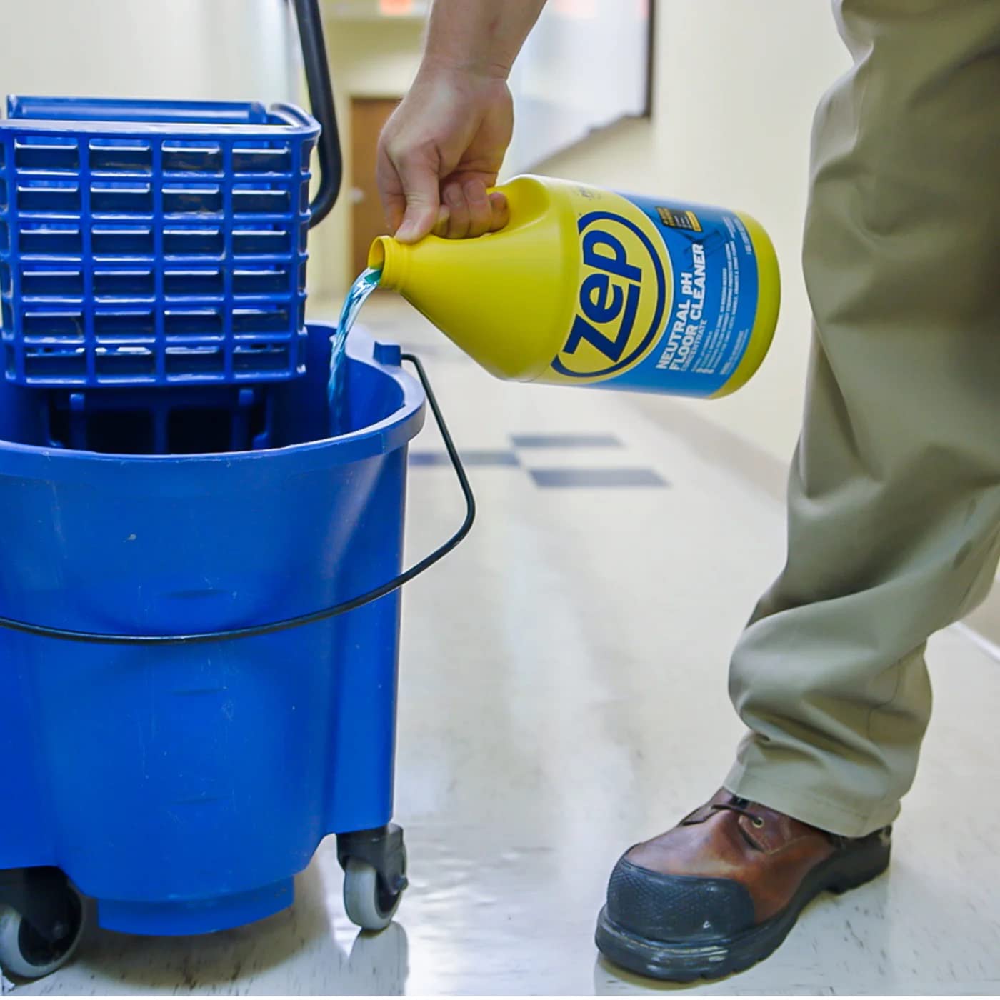 Bissell BigGreen BGFS650 Hercules Floor Machine Bundle with Zep Neutral PH Industrial Floor Cleaner - 1 Gallon