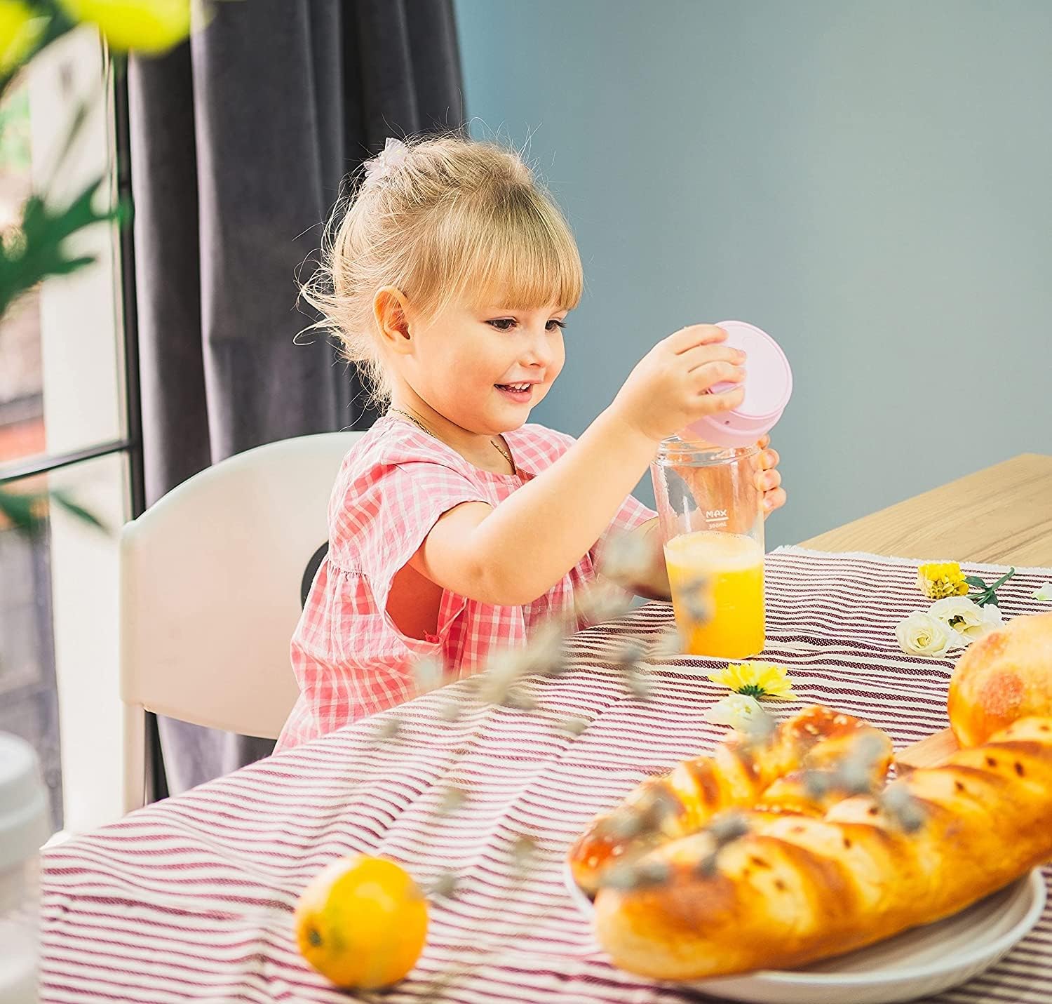 Portable Blender, Personal Blender, With USB Magnetic contact charging, 14 oz Smoothie Blender, Anti-silp Rubber Base, One-handed Drinking Mini Blender for Shakes and Smoothies