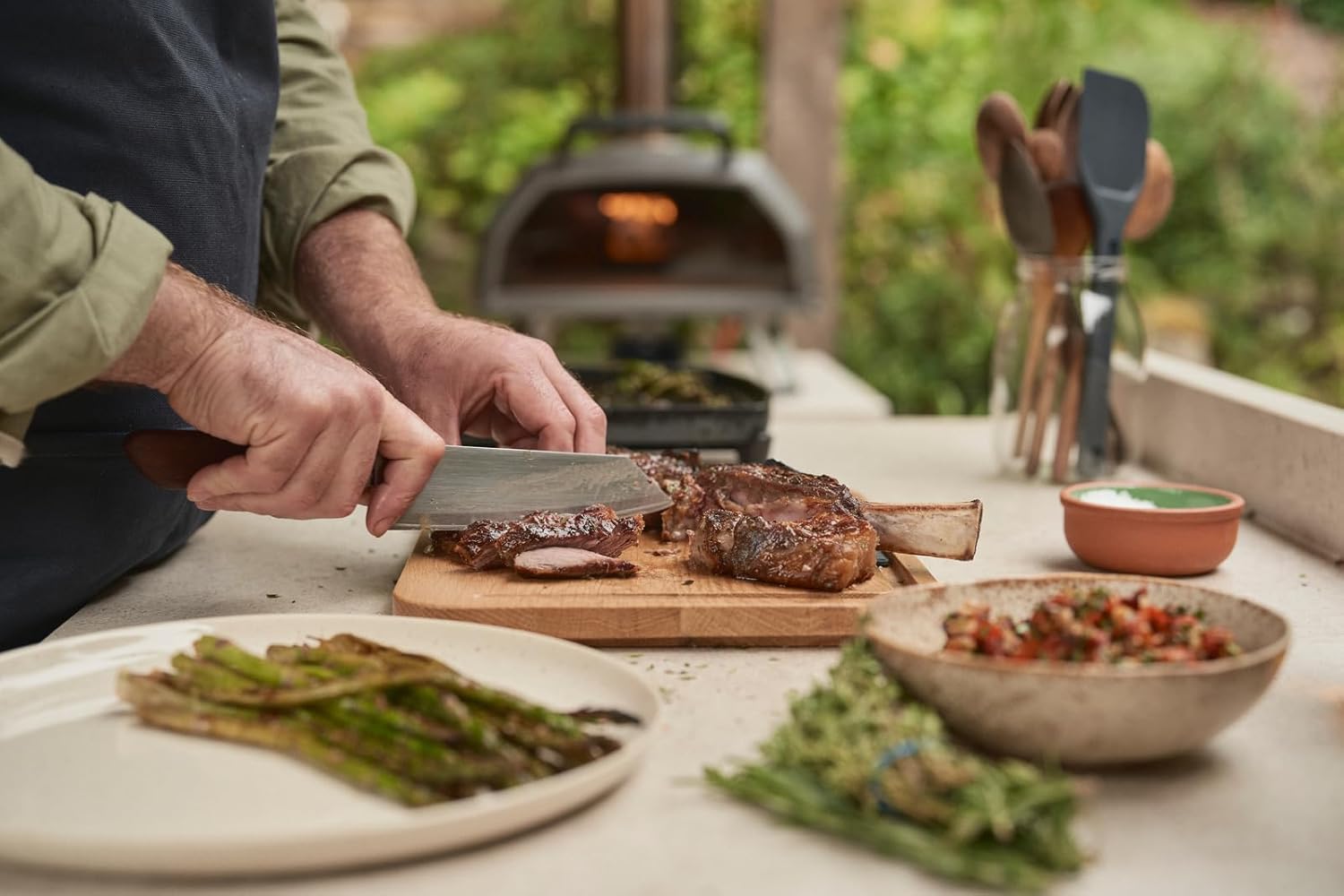 Ooni Karu 2 Pro Multi-Fuel Pizza Oven - Wood and Gas Outdoor Pizza Oven with Pizza Stone & Integrated Thermometer, Pizza Oven Outdoor, Dual Fuel 16 Inch Pizza Maker, Outdoor Cooking Grill