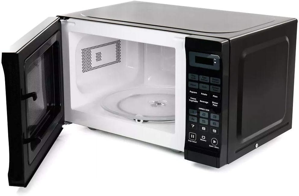 Black & Decker EM720CPI-PMB 700-watt Microwave, 0.7 Cubic Feet, Black