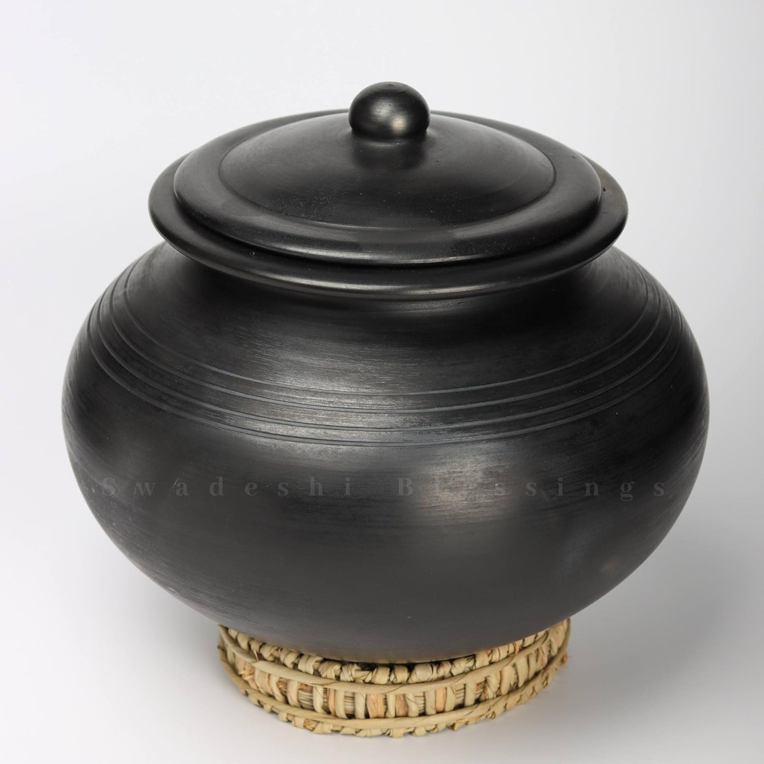 Swadeshi Blessings HandMade Exclusive Range Unglazed Clay Handi/Earthen Pot for Cooking with Lid (4 LTR, Black) (with Natural Firing Shade & Stone Finished Mirror Shine) + Free Palm Leaf Stand