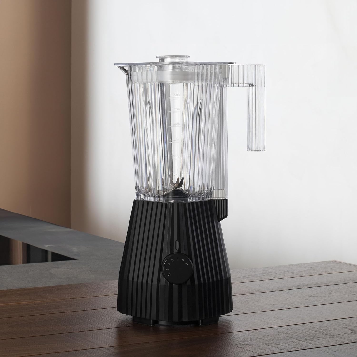 Alessi Plissé MDL09B/USA - Blender in Thermoplastic Resin, Graduated Pitcher in PCTG, US Plug 700W, Black