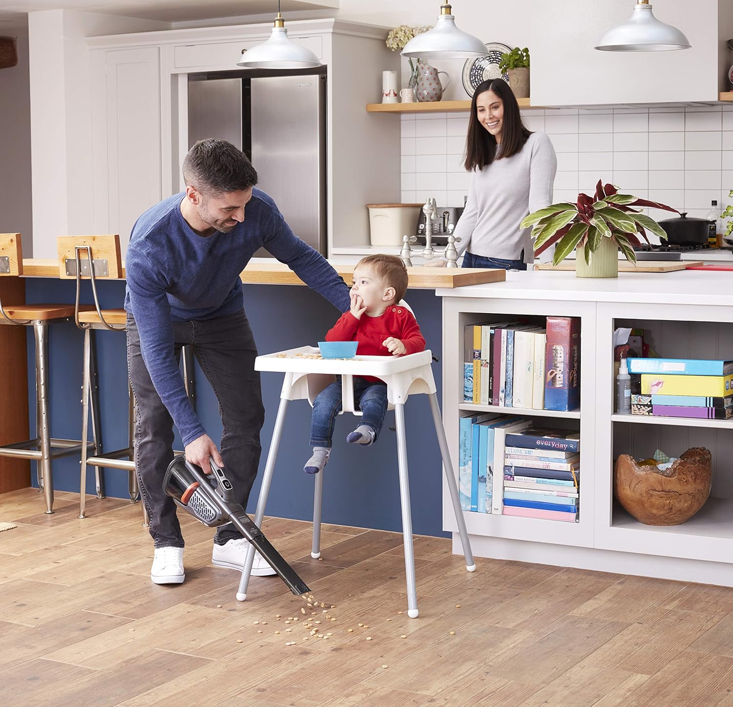 BLACK+DECKER BHHV520JF-QW - Aspirador de Mano GEN 11 con tecnología Smart TECH 18V 2Ah. Boquilla fina extensible y cepillo. Cargador Base.