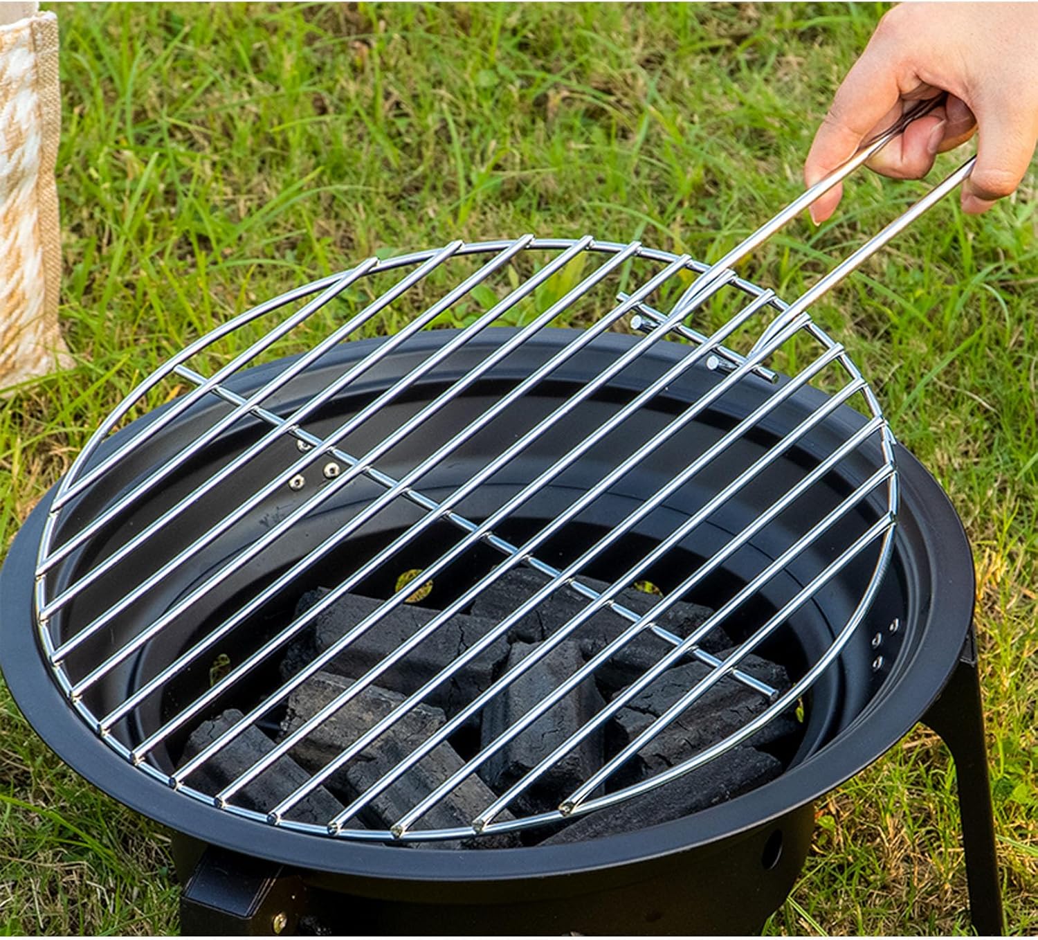 Collapsible Metal Fire Pit,Multiple Ventilation Holes to Help The Fire,Stable and Functional Barbecue for Garden,Patio and Terrace Fires,47 x 35 x 19cm