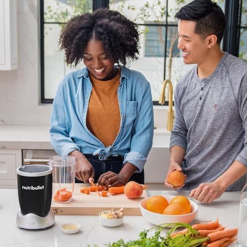 NutriBullet Pro 900W Single-Serve Blender Exclusive Bundle (Black Stainless)
