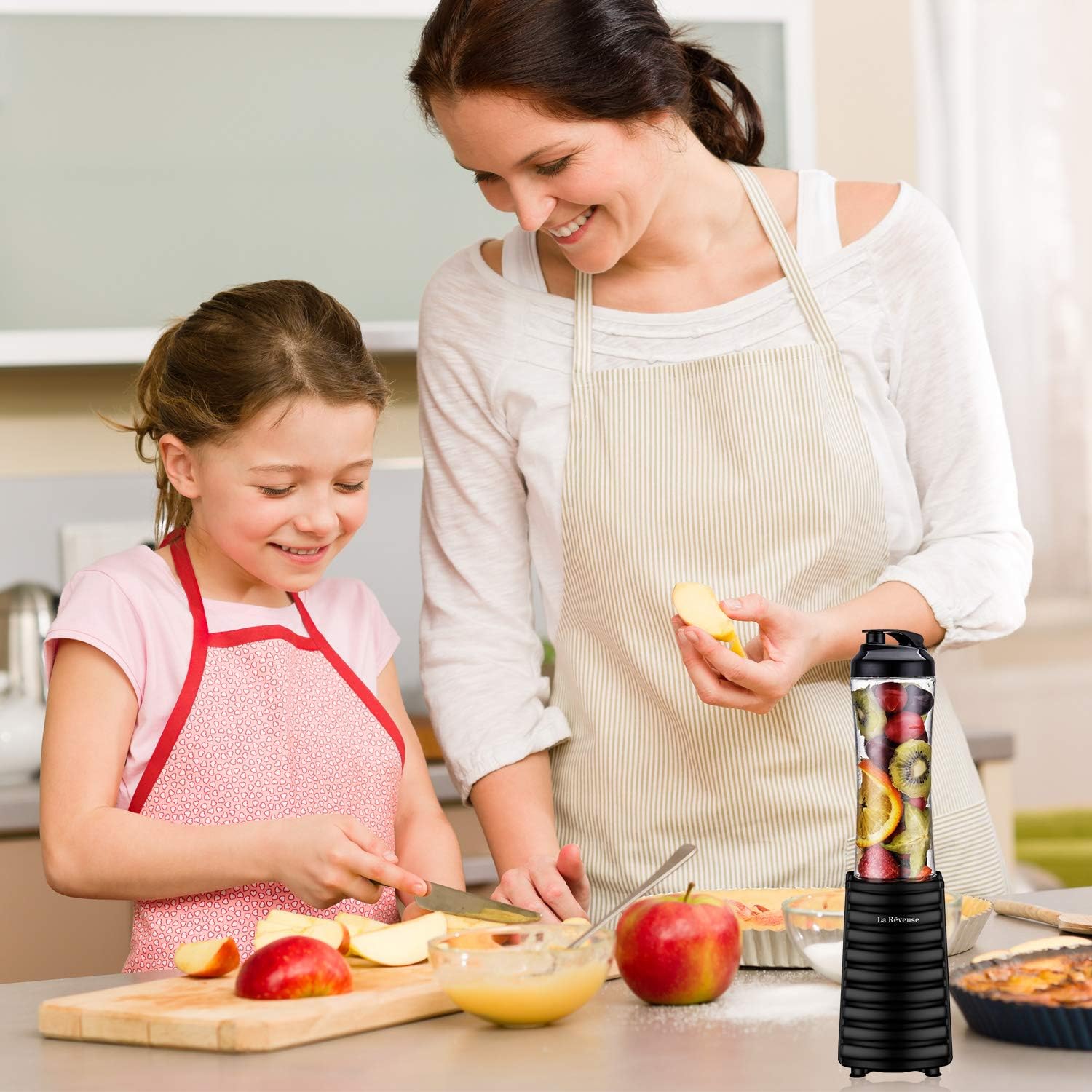 La Reveuse Smoothies Blender 300 Watt with 18 oz BPA-free Portable Travel Sports Bottle (Black)