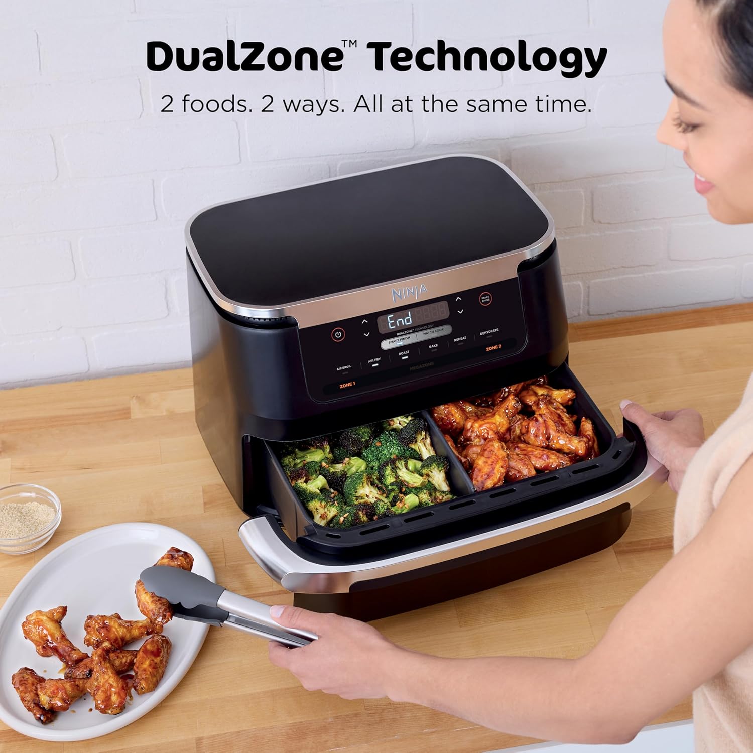 Ninja Foodi 6-in-1 FlexBasket Air Fryer with 7-QT MegaZone & Basket Divider for Large Proteins & Full Meals, Smart Finish Cook 2 Foods 2 Ways, Family Sized Capacity, Air Fry, Roast & More, Black DZ071
