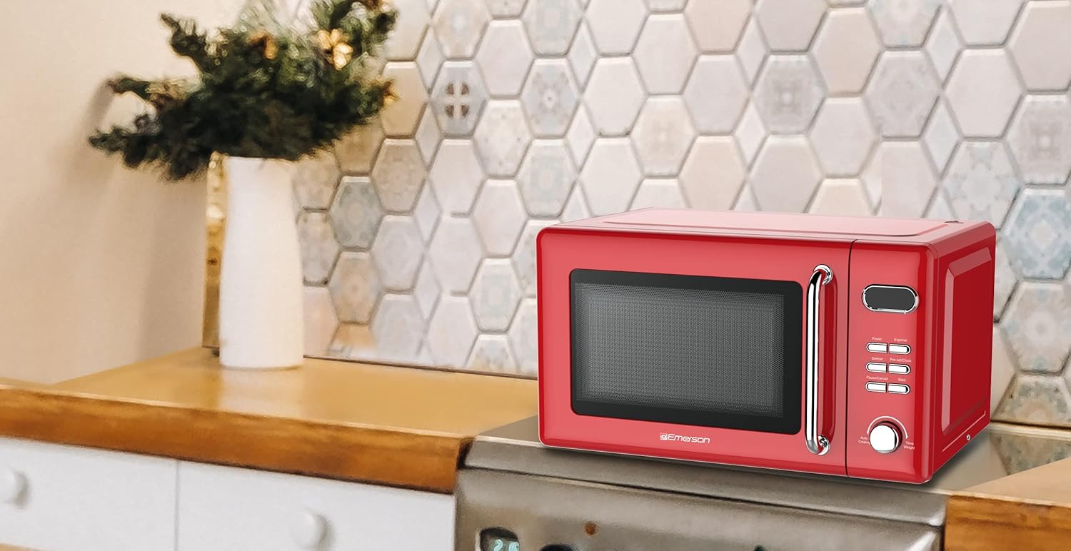 Emerson MWR7020RD Retro Compact Countertop Microwave Oven with Button Control, LED Display, 700W 5 Power Levels, 8 Auto Menus, Glass Turntable and Child Safe Lock, 0.7, Retro Red
