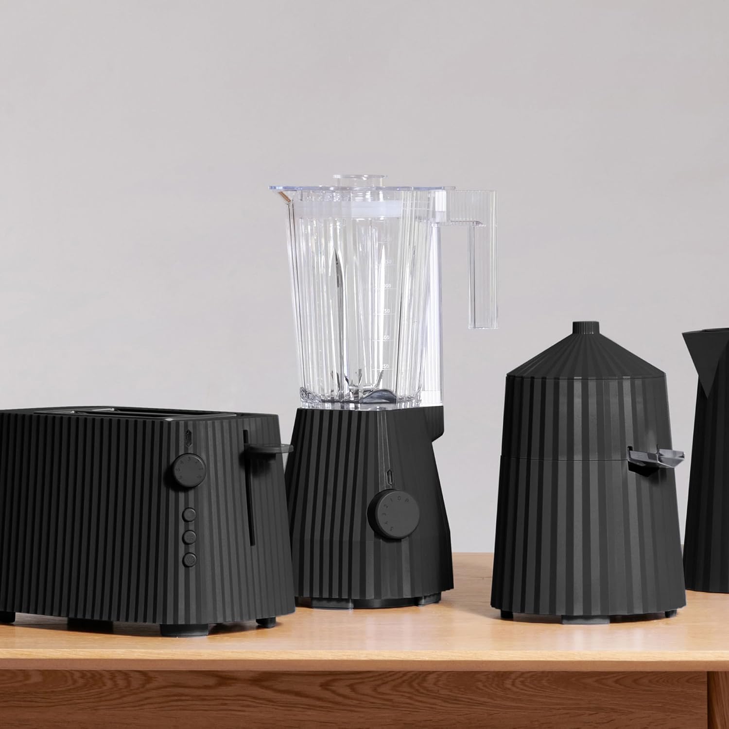 Alessi Plissé MDL09B/USA - Blender in Thermoplastic Resin, Graduated Pitcher in PCTG, US Plug 700W, Black