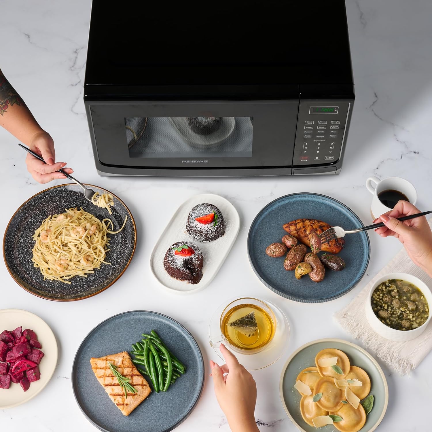 Farberware 0.9 Cu. Ft. Countertop Microwave Oven – 900 Watts Power, Auto Cook Settings, Defrost, Easy Clean and Child Safety Lock - Black