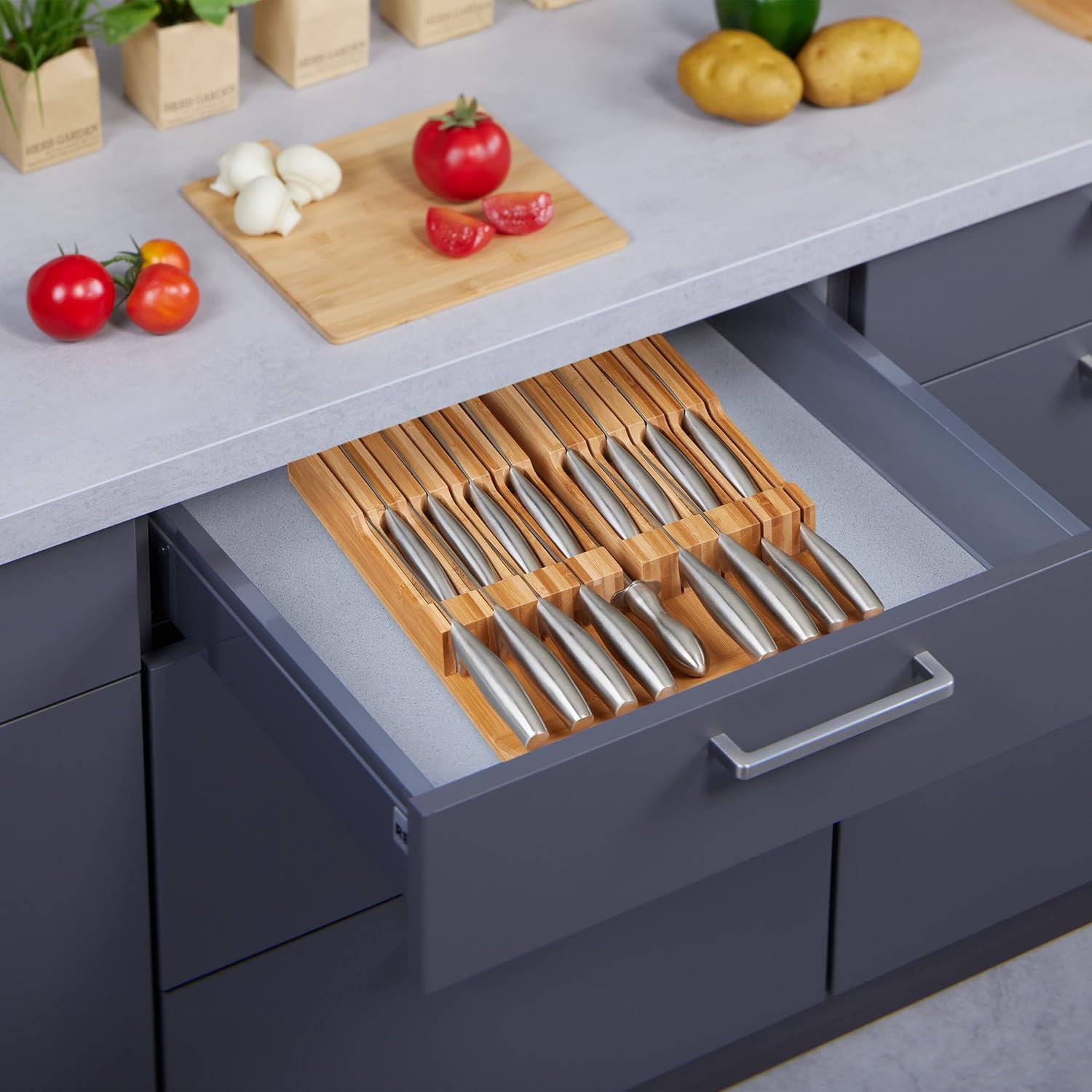 Relaxdays Knife Holder Drawer for 16 Knives and Sharpening Steel, Bamboo Knife Block Lying Down H x W x D: 5 x 43 x 29 cm, Natural