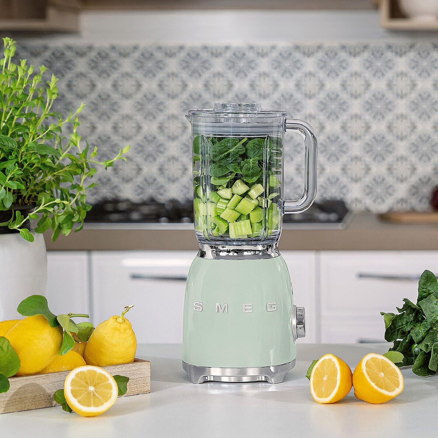 SMEG BLF03 Retro Style Blender – 600W Countertop Blender with 48 oz BPA-Free Jug, 3 Speeds + Pulse, Ice Crush & Smoothie Functions – 50s-Inspired Design-Pastel Green