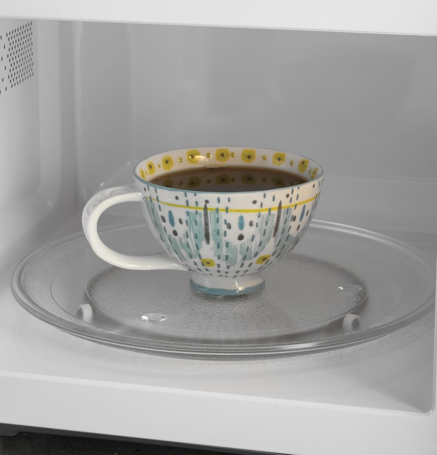 GE Countertop Microwave Oven | 0.9 Cubic Feet Capacity, 900 Watts | Kitchen Essentials for the Countertop or Dorm Room | Black