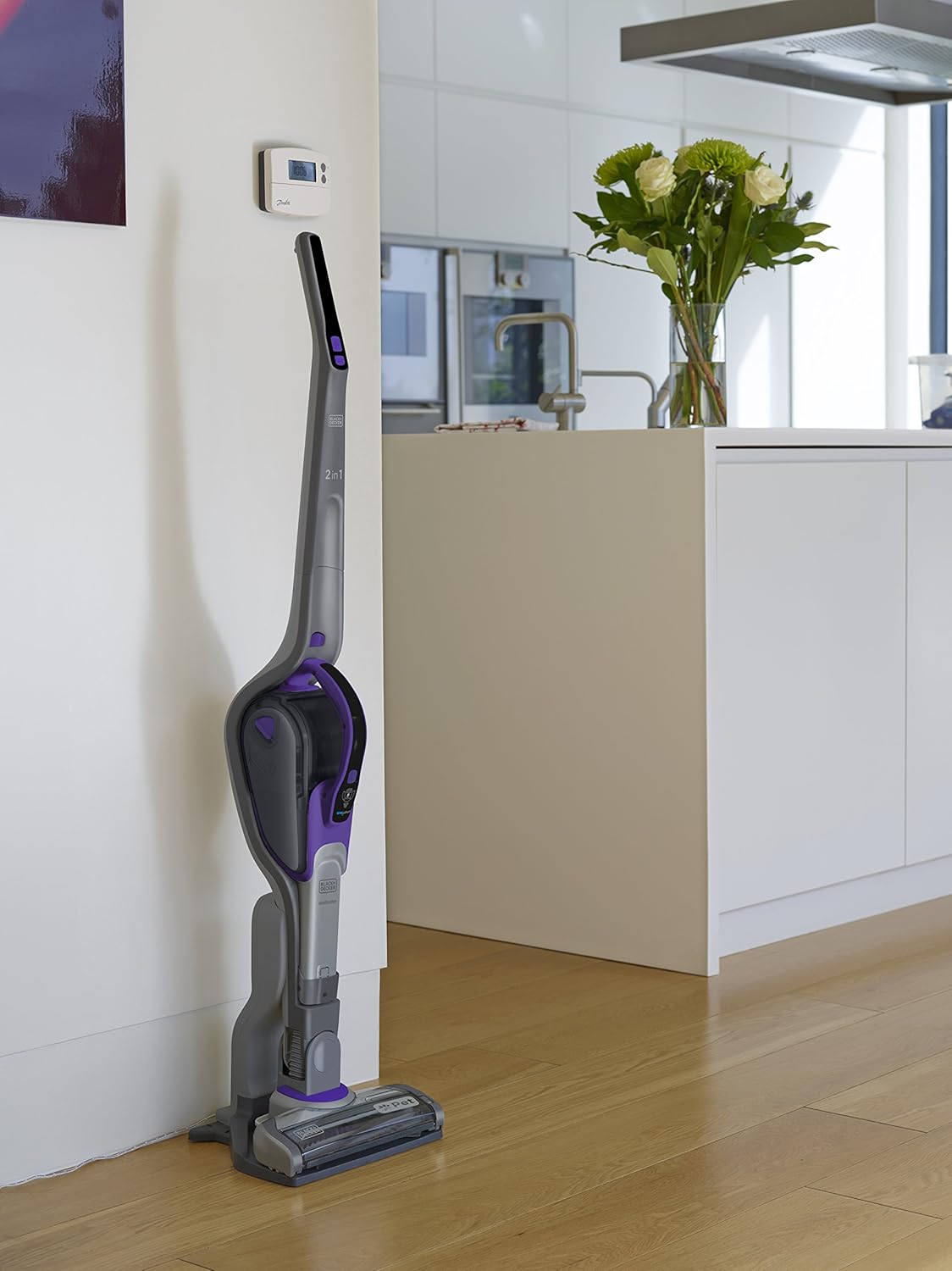 SVJ520BFSP-QW - Aspirador 2en1 18V 2Ah con tecnología Smart TECH™ Incluye cepillo para mascotas y filtro con Aroma de algodón. Cargador Base. Se mantiene de Pie. Boquilla extensible y cepillo