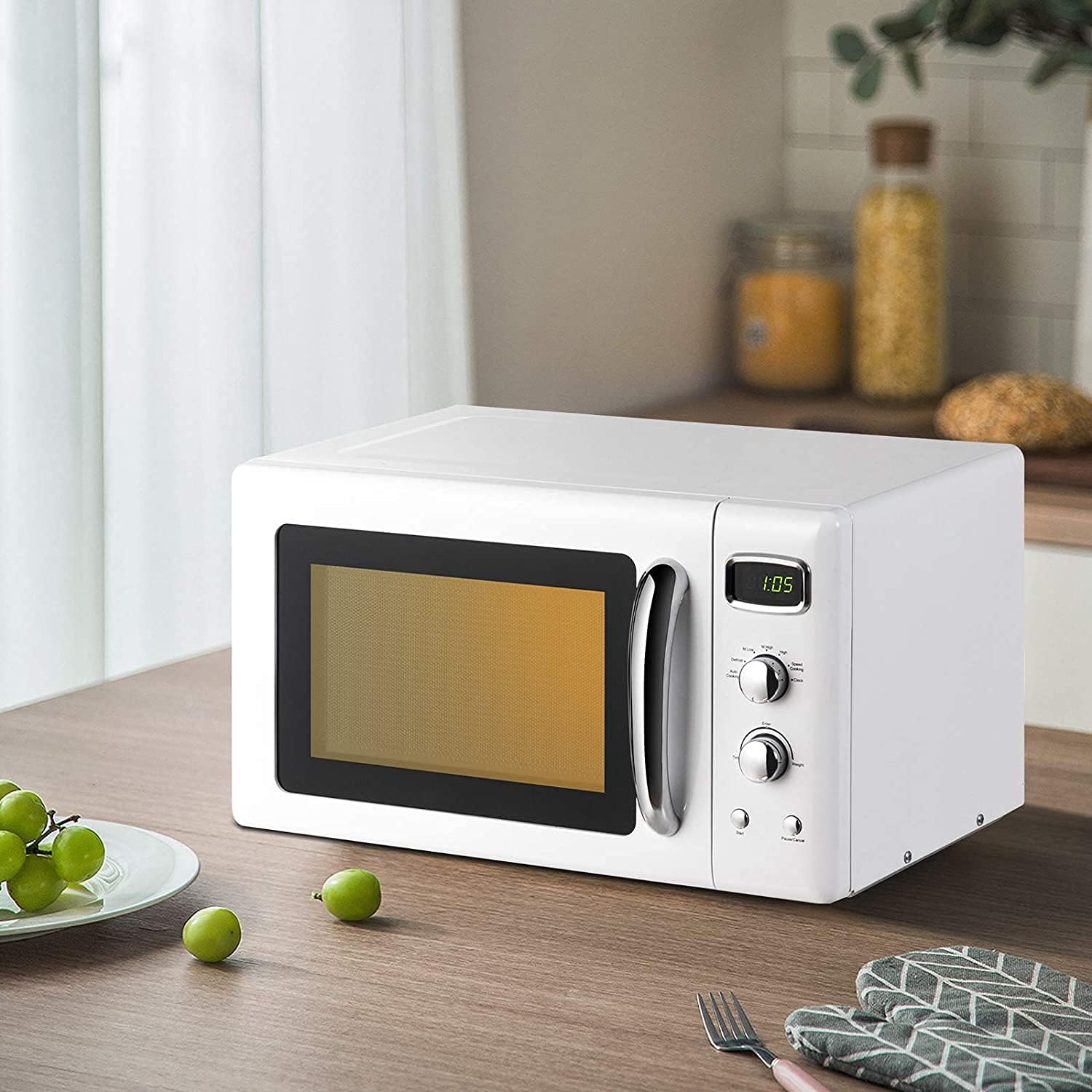 Moccha Large 0.9Cu.ft Countertop Microwave Oven, 900-Watt Retro Microwave w/Child Safety Lock, Defrost & Auto Cooking Function, LED Display, Glass Turntable (White)