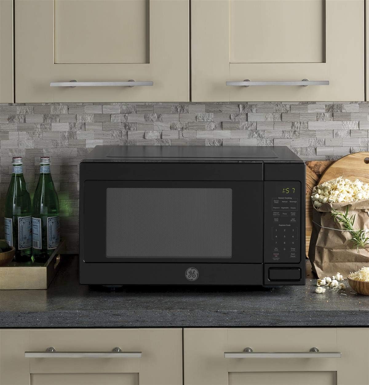 Ge 1.6 Cu. Ft. Countertop Microwave Oven