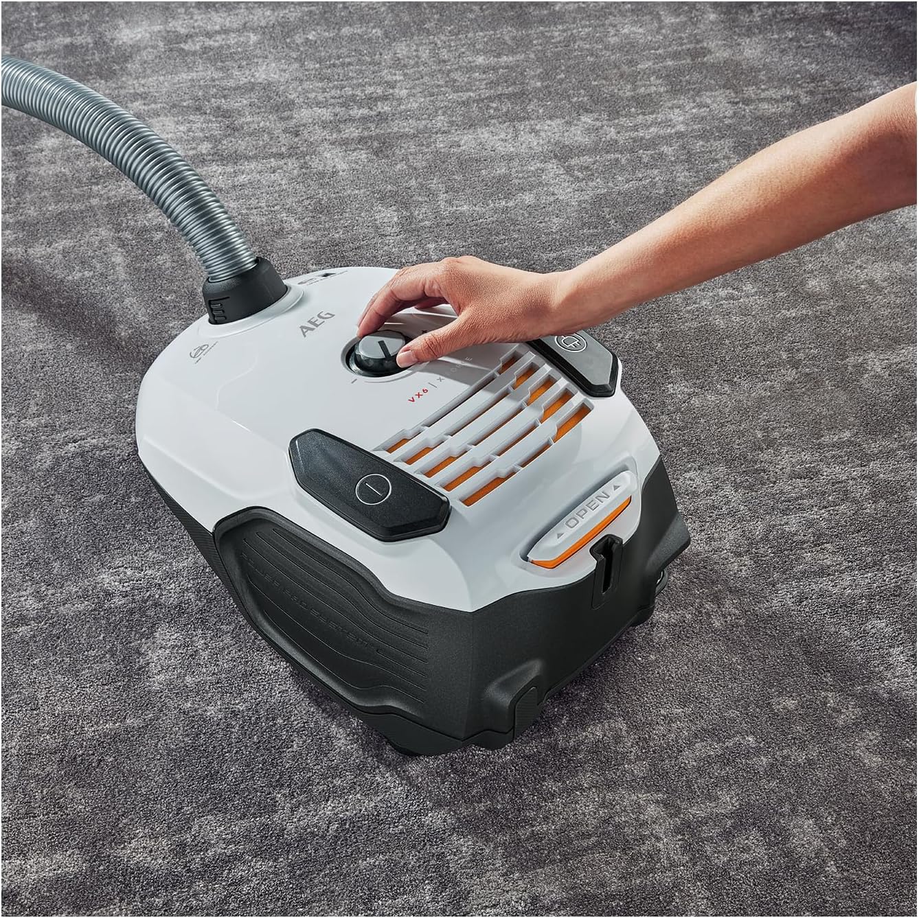 AEG VX6-2-IW-5 vacuum cleaner with bag, 360° rotating wheels, extra nozzles and dust bags, for hard and carpeted mats, 800 watts, 9 m range of action, ergo handle, new technical version/white