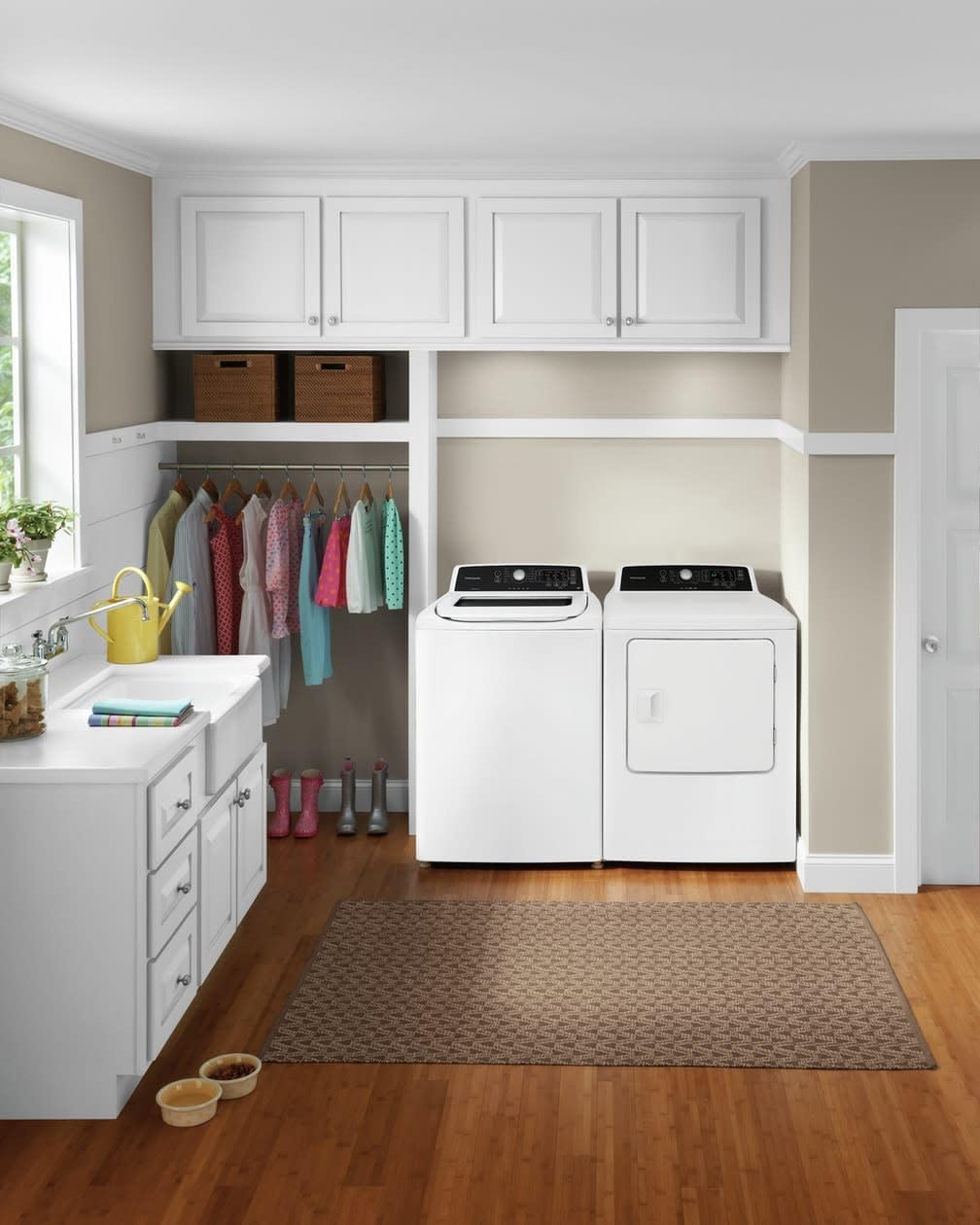 Frigidaire FFRG4120SW 6.7 cu. ft. Large Capacity Free Standing Gas Dryer, 10 dry cycles, Quick Dry, Active Wear, Sanitize, Eco Dry, Anti-Wrinkle, Reversible Door option, in White